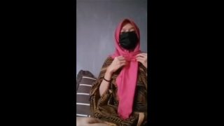 Bokep Indo Nina Asanti Jilbab Pink Colmek Pake Terong Sampe Muncrat